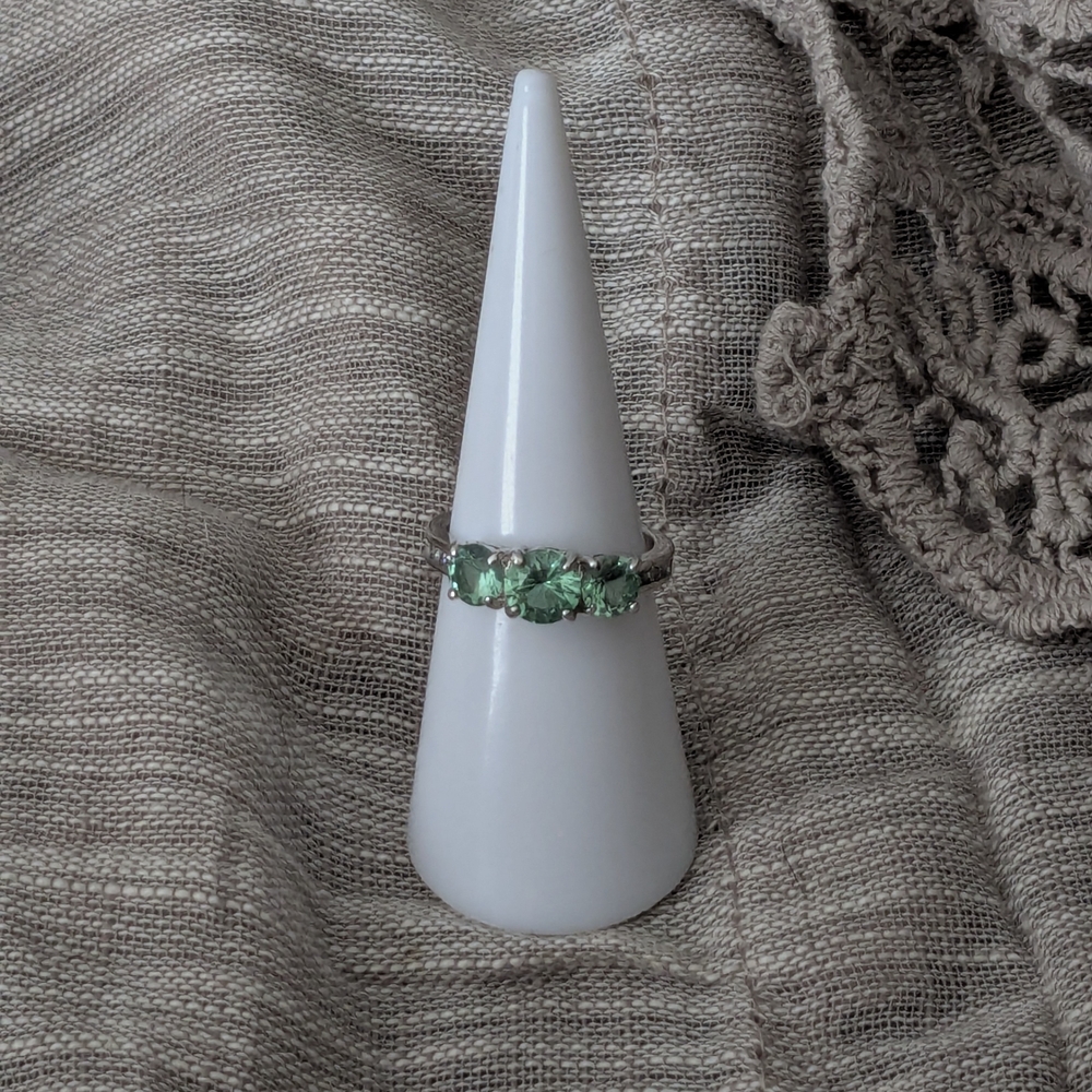 Elegant Silver and Green Gemstone Ring